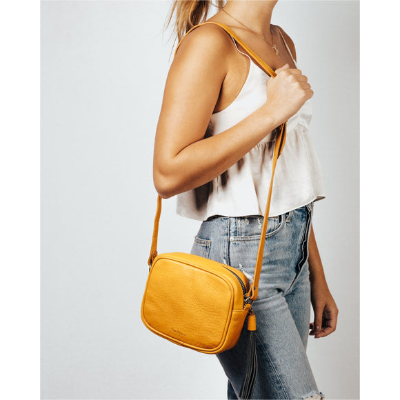 Quest Crossbody